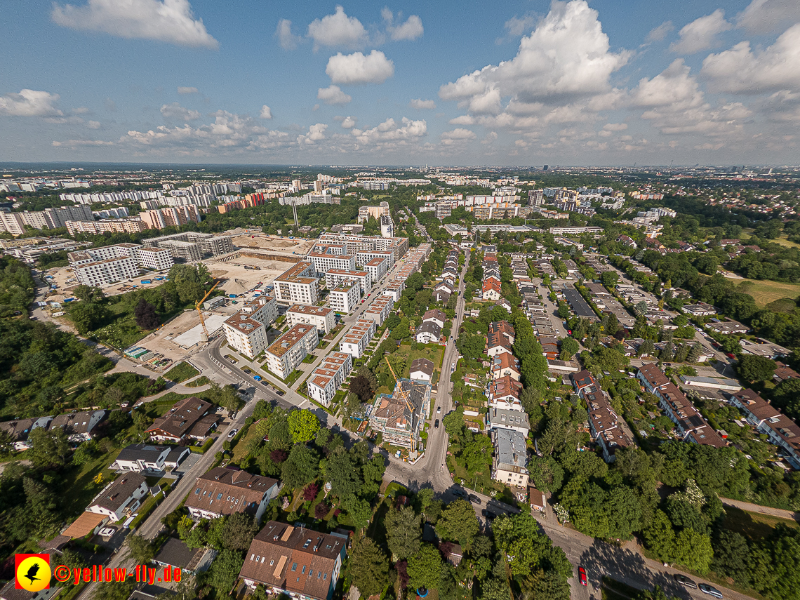 07.06.2023 - Aktuelle Luftbilder aus dem Alexisquartier und Pandion Verde in Neuperlach in München